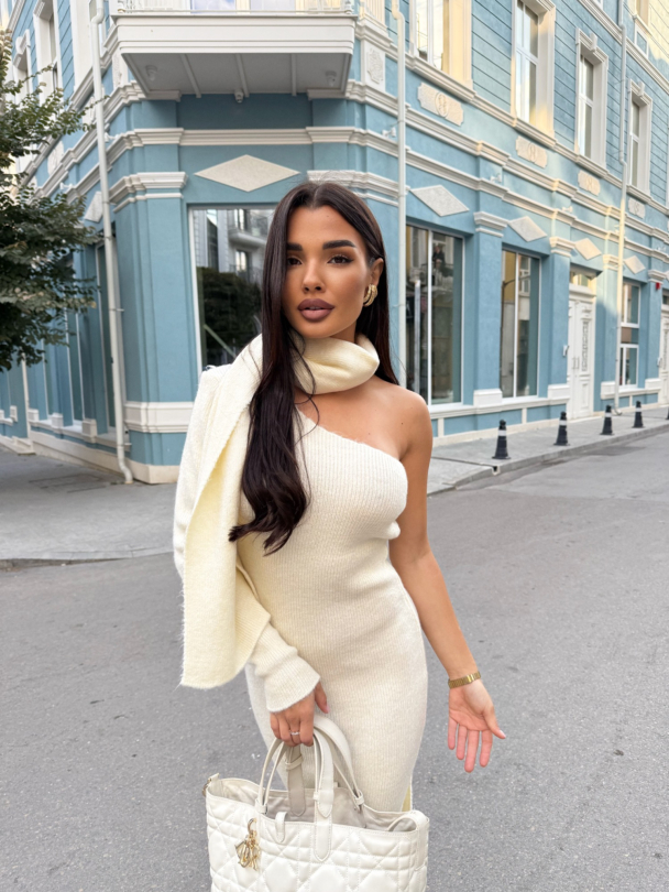 Set rochie tricotată și eșarfă Nuve Vanilla