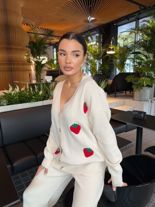 Cardigan Straws Milky